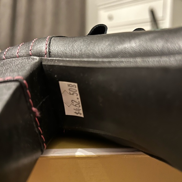 These pictures do not give these boots any justice. They are simply “STUNNING” 6 - Picture 2 of 5